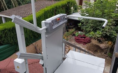 Qué tener en cuenta al instalar un salvaescaleras en exteriores