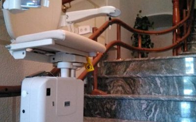 Cómo hacer accesibles con salvaescaleras edificios antiguos sin obras invasivas