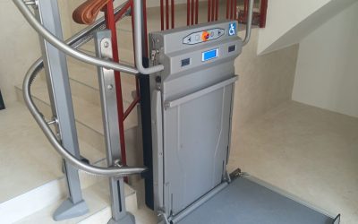 Ventajas de los salvaescaleras plegables en espacios reducidos
